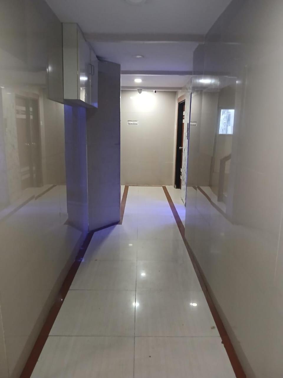 Blossoms Room Holiday Inn- Lakdikapul Хидерабад Екстериор снимка