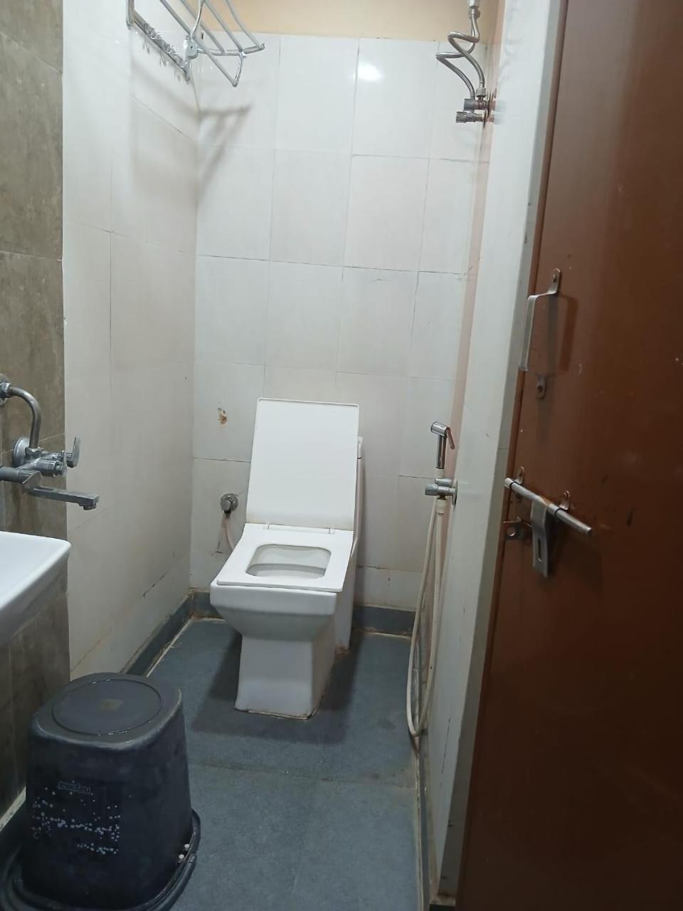 Blossoms Room Holiday Inn- Lakdikapul Хидерабад Екстериор снимка