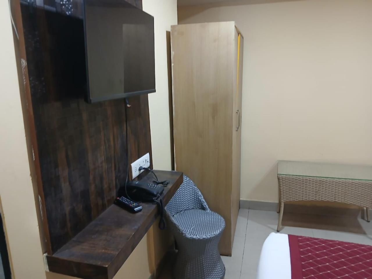 Blossoms Room Holiday Inn- Lakdikapul Хидерабад Екстериор снимка