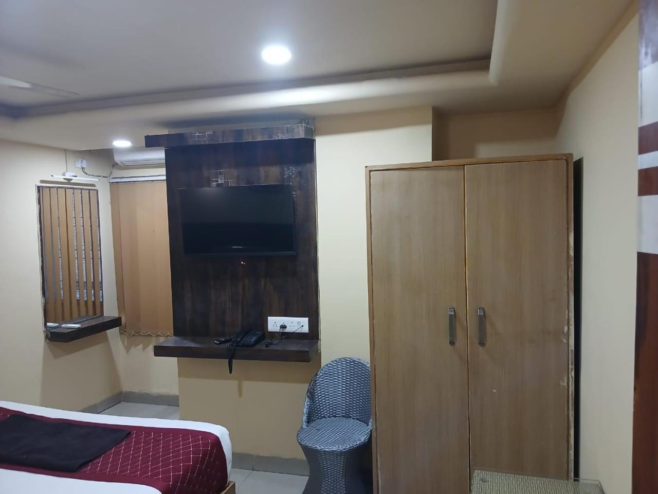 Blossoms Room Holiday Inn- Lakdikapul Хидерабад Екстериор снимка