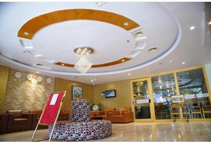 Blossoms Room Holiday Inn- Lakdikapul Хидерабад Екстериор снимка